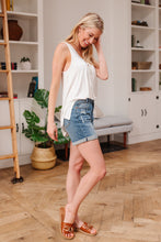 Load image into Gallery viewer, Mid-rise Dandelion Embroidery Cuffed Shorts