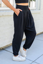 Load image into Gallery viewer, The Motive Slouch Joggers In Black