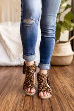 Load image into Gallery viewer, Not Rated Jas Sandals in Leopard