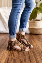 Load image into Gallery viewer, Not Rated Jas Sandals in Leopard