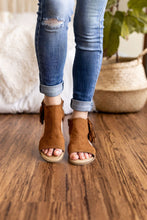 Load image into Gallery viewer, Not Rated Jas Sandals in Tan